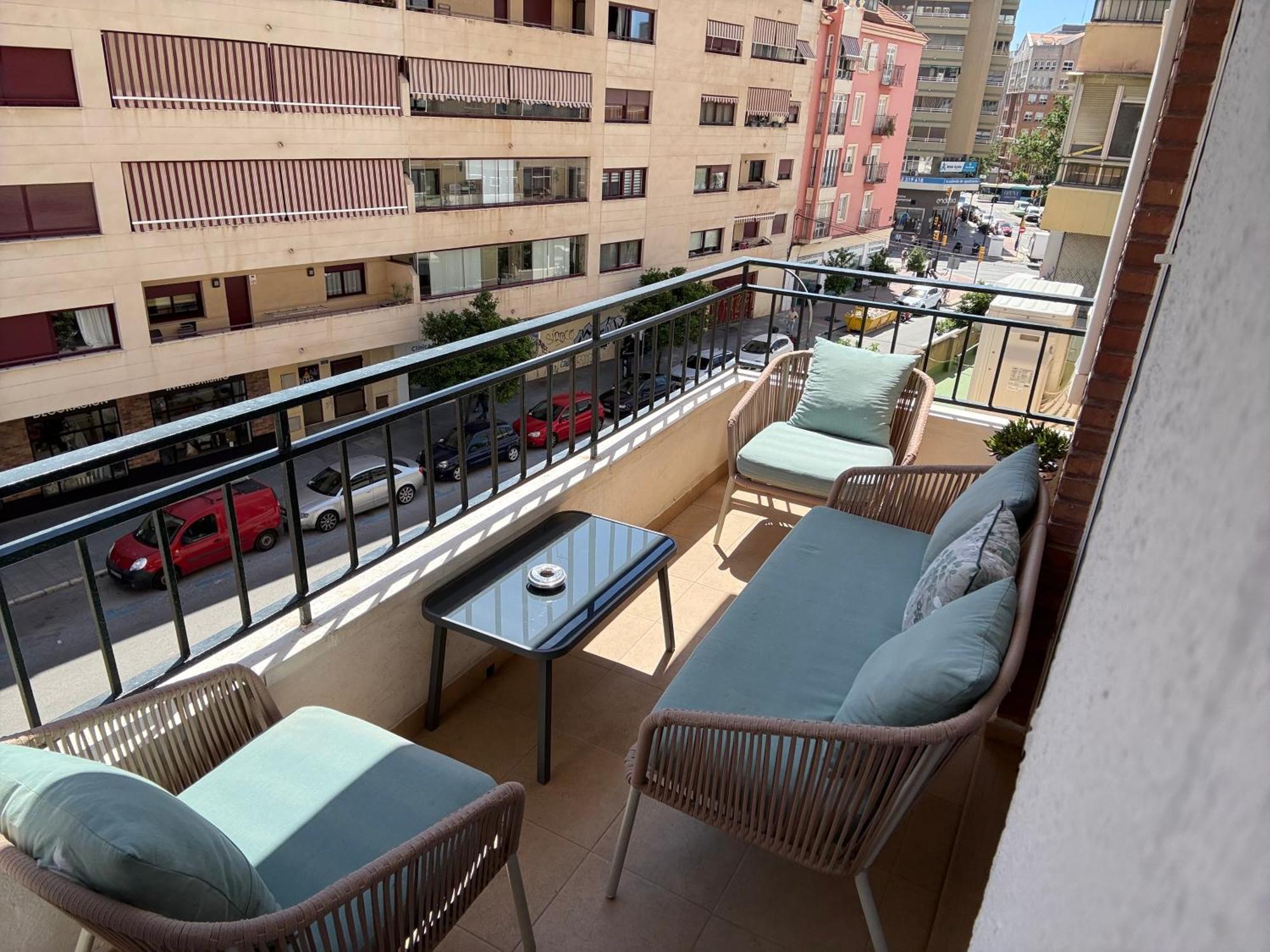 Апартаменты Galvez Flat, At Principal Railway Station In Малага Экстерьер фото